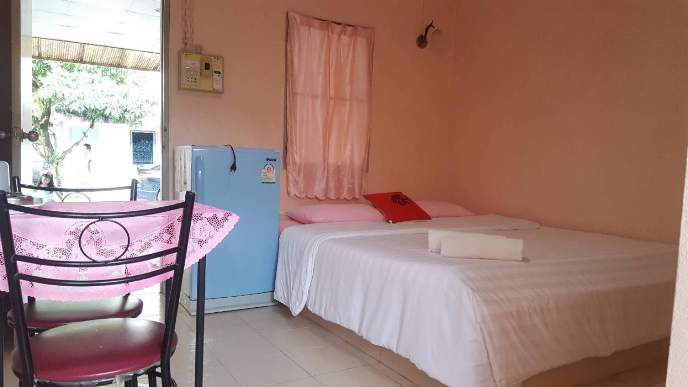 Montra Guesthouse Ranong Dış mekan fotoğraf